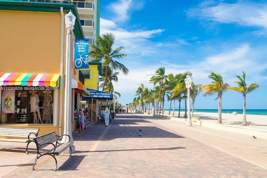 For Rent: $5,600 (3 beds, 2 baths, 1721 Square Feet)