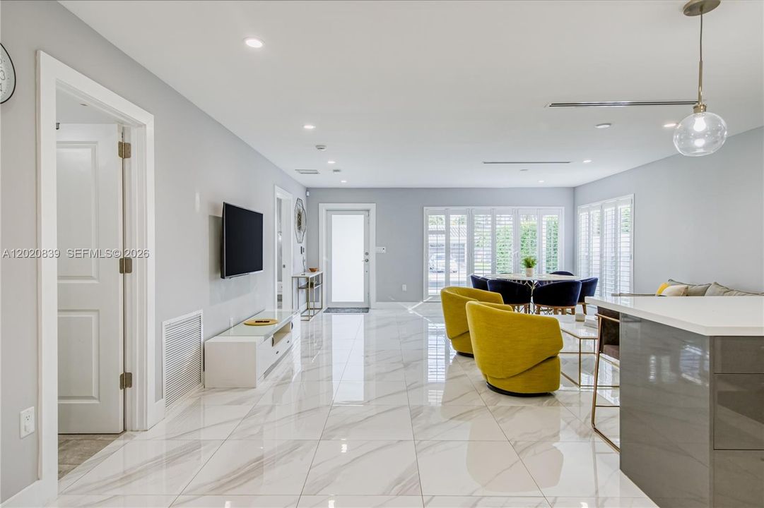 For Rent: $5,600 (3 beds, 2 baths, 1721 Square Feet)