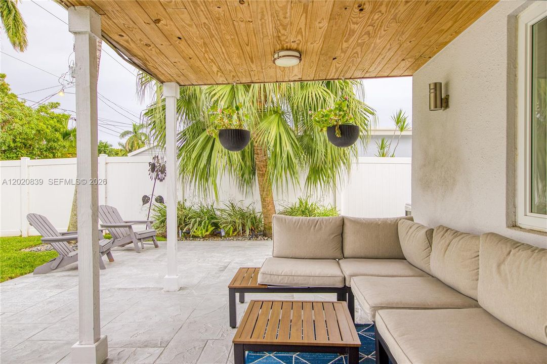 For Rent: $5,600 (3 beds, 2 baths, 1721 Square Feet)
