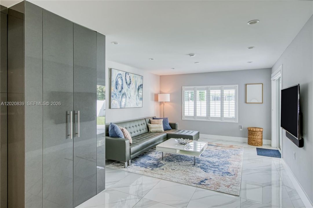 For Rent: $5,600 (3 beds, 2 baths, 1721 Square Feet)