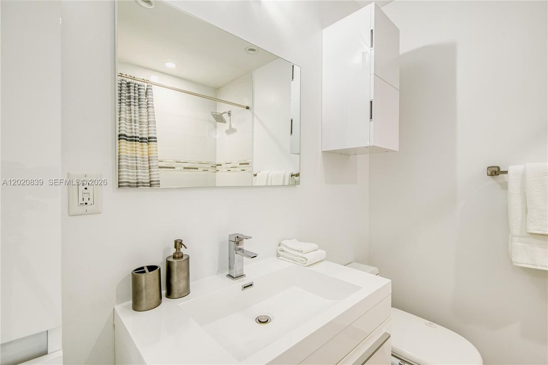 For Rent: $5,600 (3 beds, 2 baths, 1721 Square Feet)