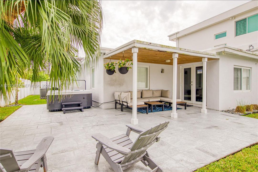 For Rent: $5,600 (3 beds, 2 baths, 1721 Square Feet)