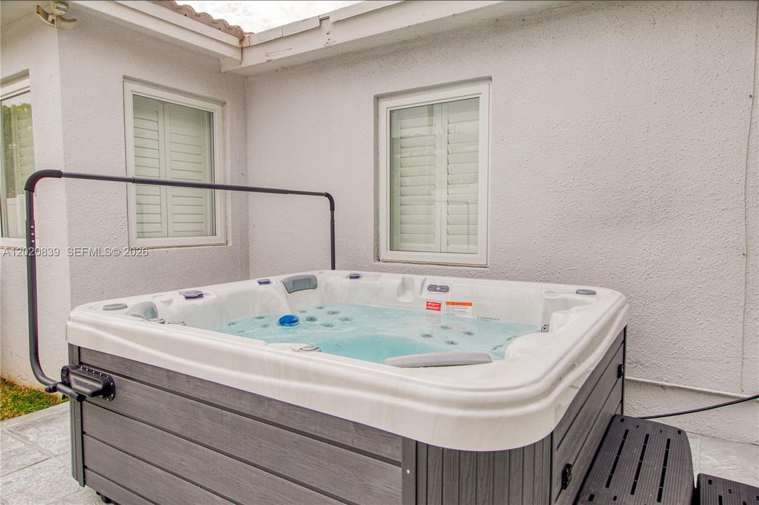 For Rent: $5,600 (3 beds, 2 baths, 1721 Square Feet)