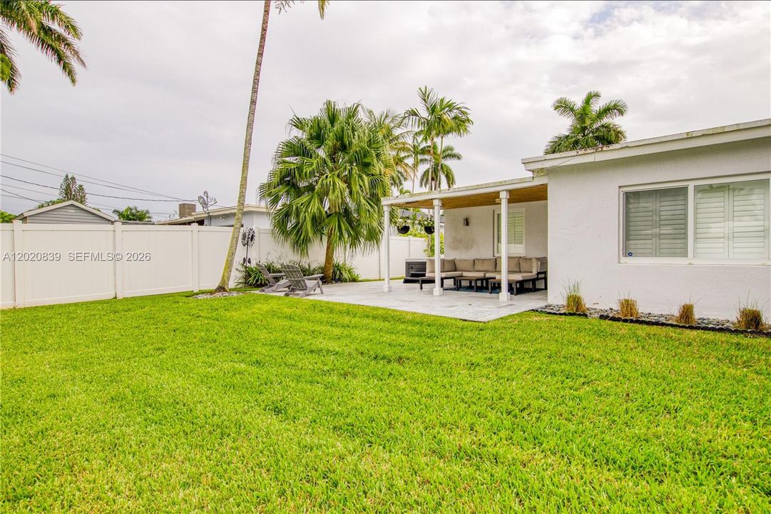 For Rent: $5,600 (3 beds, 2 baths, 1721 Square Feet)