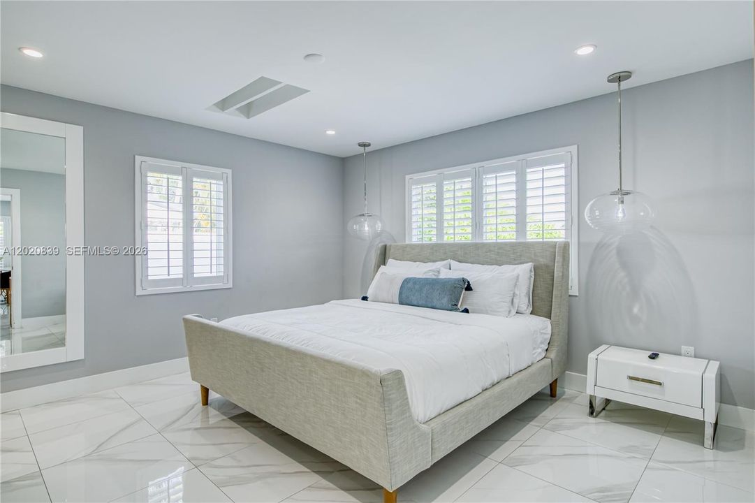 For Rent: $5,600 (3 beds, 2 baths, 1721 Square Feet)