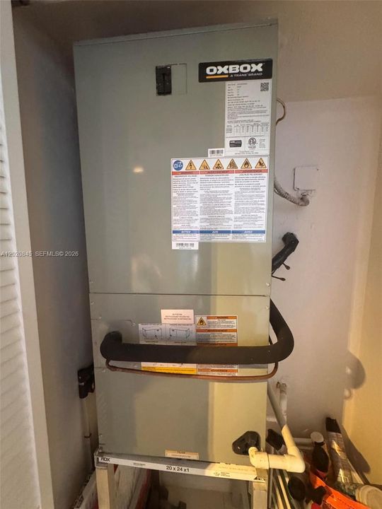 Active With Contract: $239,900 (1 beds, 1 baths, 648 Square Feet)