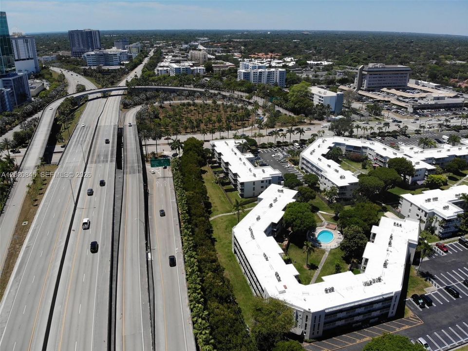Active With Contract: $239,900 (1 beds, 1 baths, 648 Square Feet)