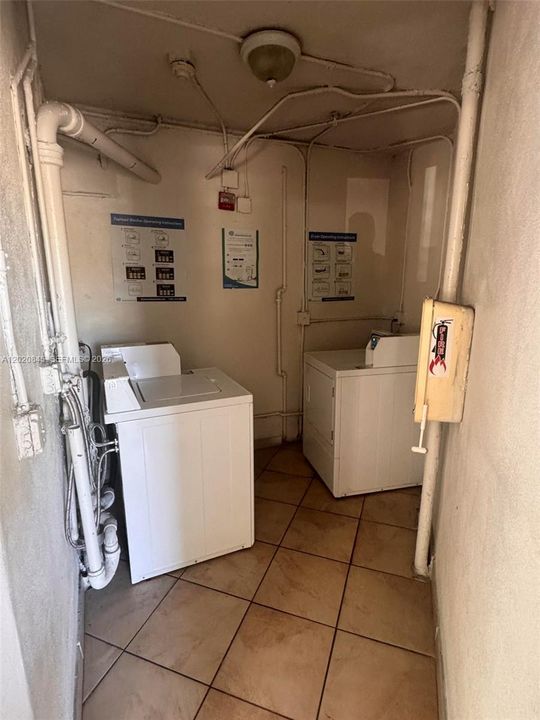 Active With Contract: $239,900 (1 beds, 1 baths, 648 Square Feet)