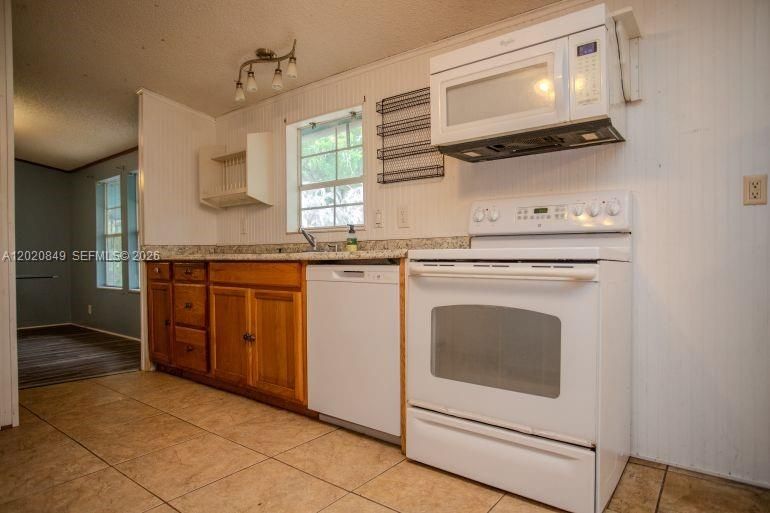 For Sale: $699,000 (3 beds, 2 baths, 1300 Square Feet)