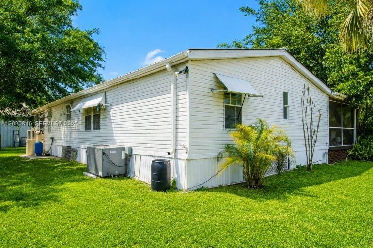 For Sale: $699,000 (3 beds, 2 baths, 1300 Square Feet)