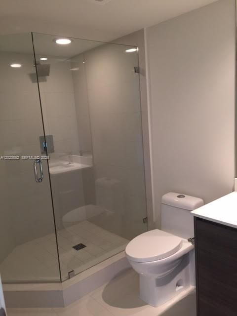 Activo con contrato: $4,300 (2 camas, 2 baños, 1165 Pies cuadrados)