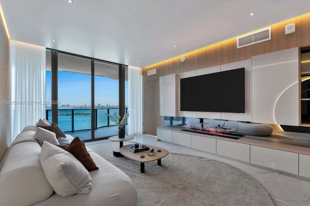В аренду: $12,800 (2 спален, 3 ванн, 1542 Квадратных фут)