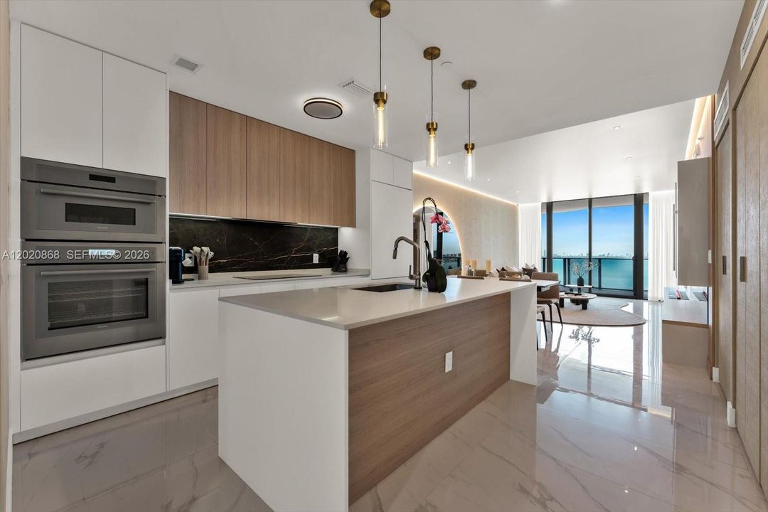 В аренду: $12,800 (2 спален, 3 ванн, 1542 Квадратных фут)