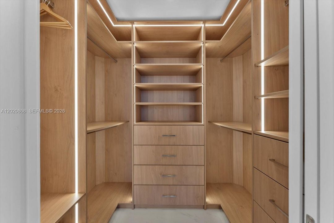 В аренду: $12,800 (2 спален, 3 ванн, 1542 Квадратных фут)