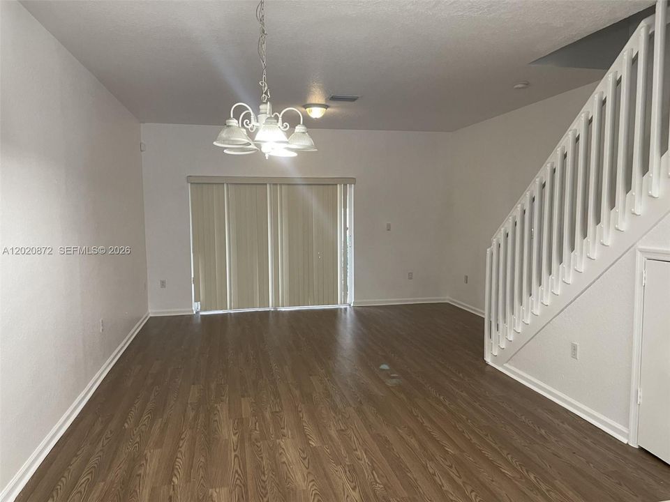 En Venta: $349,000 (2 camas, 2 baños, 1214 Pies cuadrados)