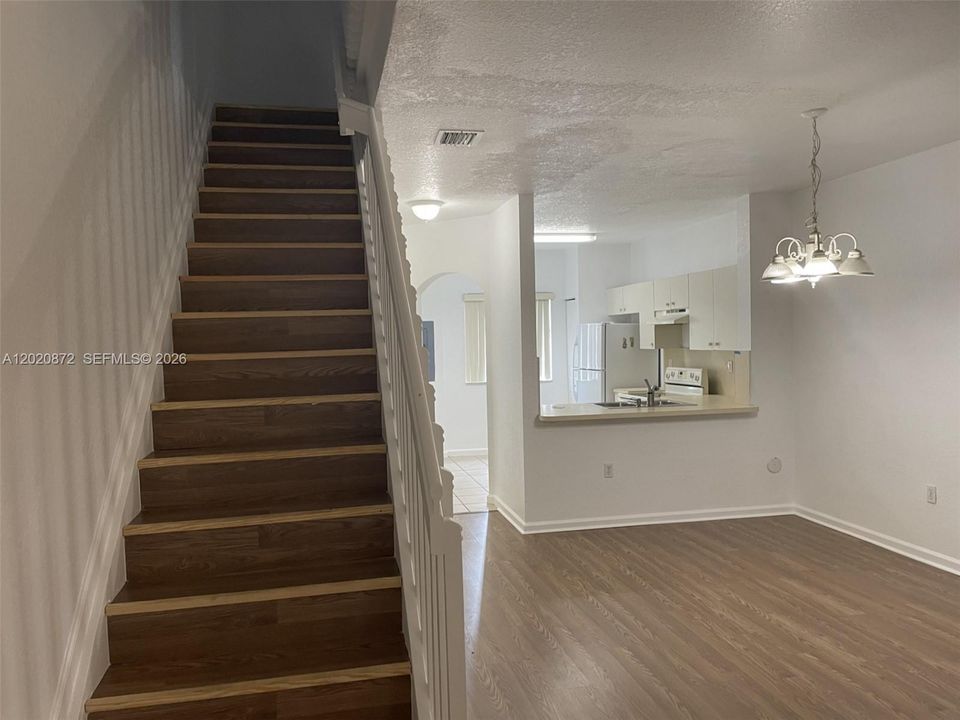 En Venta: $349,000 (2 camas, 2 baños, 1214 Pies cuadrados)