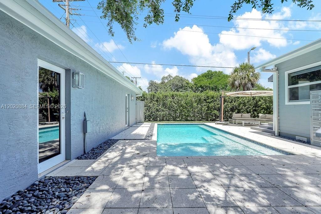 En Venta: $1,855,000 (4 camas, 3 baños, 2438 Pies cuadrados)