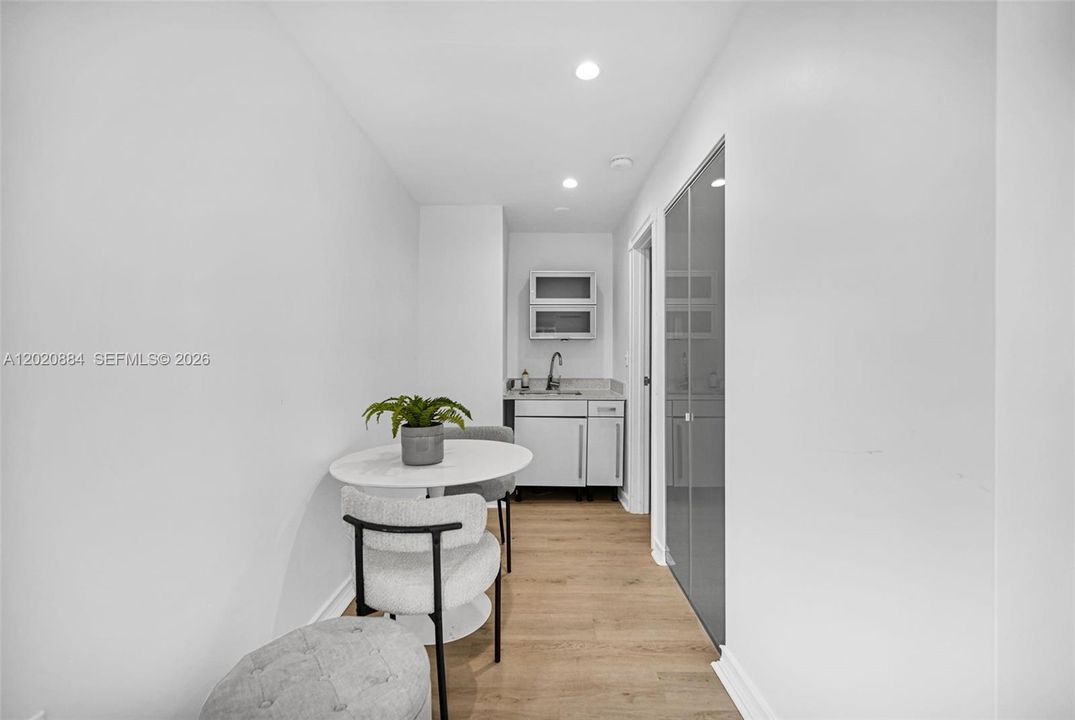 En Venta: $1,855,000 (4 camas, 3 baños, 2438 Pies cuadrados)
