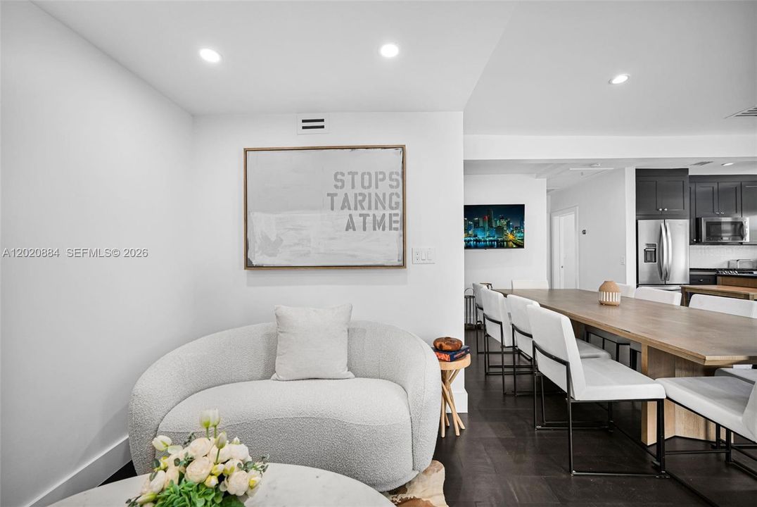 En Venta: $1,855,000 (4 camas, 3 baños, 2438 Pies cuadrados)
