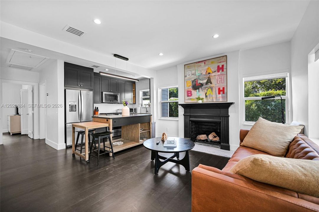 En Venta: $1,855,000 (4 camas, 3 baños, 2438 Pies cuadrados)