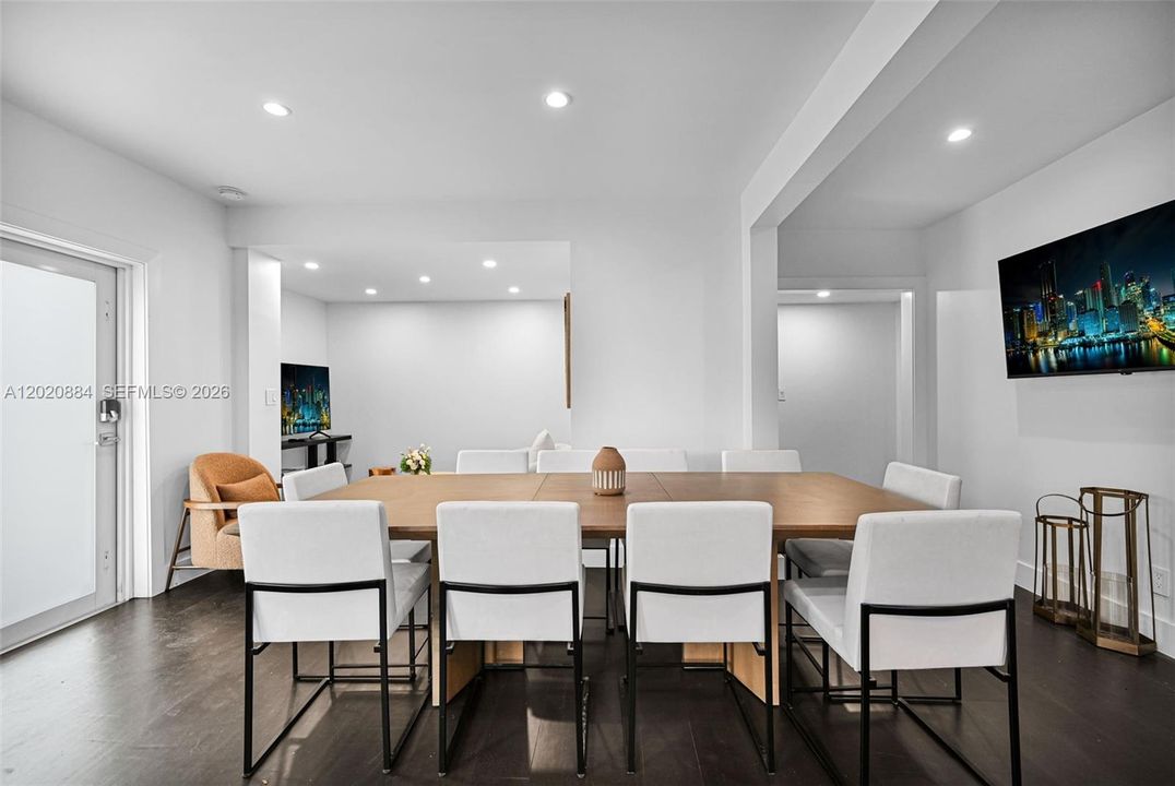 En Venta: $1,855,000 (4 camas, 3 baños, 2438 Pies cuadrados)