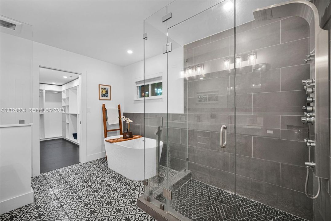 En Venta: $1,855,000 (4 camas, 3 baños, 2438 Pies cuadrados)