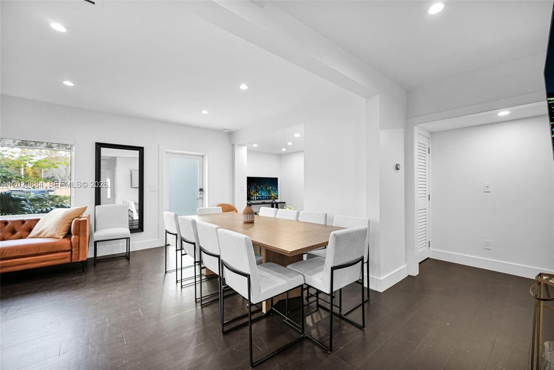 En Venta: $1,855,000 (4 camas, 3 baños, 2438 Pies cuadrados)