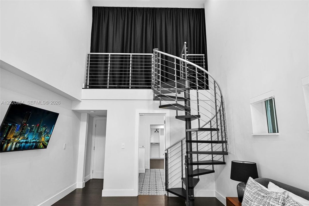 En Venta: $1,855,000 (4 camas, 3 baños, 2438 Pies cuadrados)