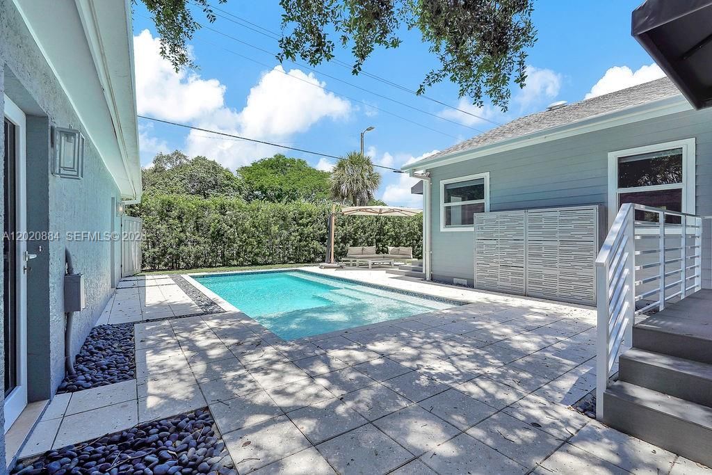 En Venta: $1,855,000 (4 camas, 3 baños, 2438 Pies cuadrados)