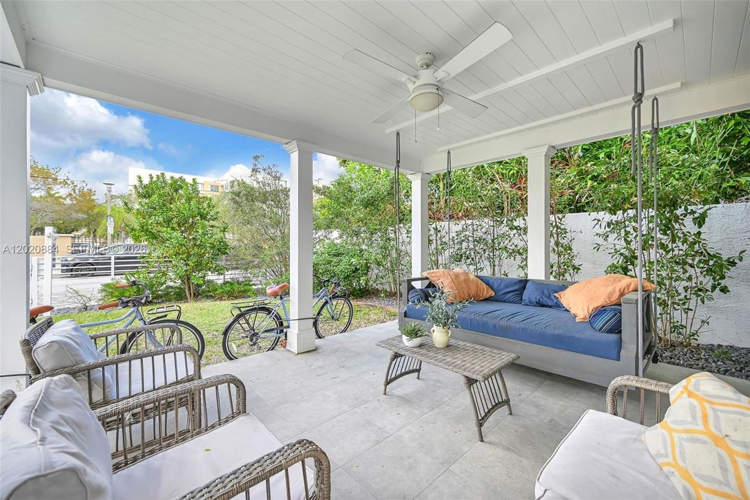 En Venta: $1,855,000 (4 camas, 3 baños, 2438 Pies cuadrados)