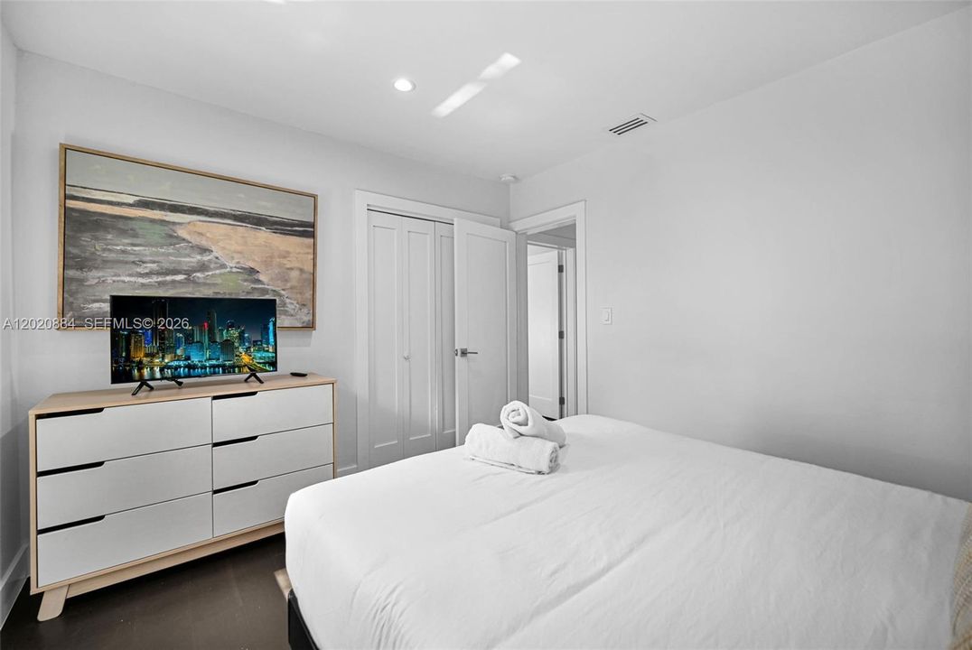 En Venta: $1,855,000 (4 camas, 3 baños, 2438 Pies cuadrados)