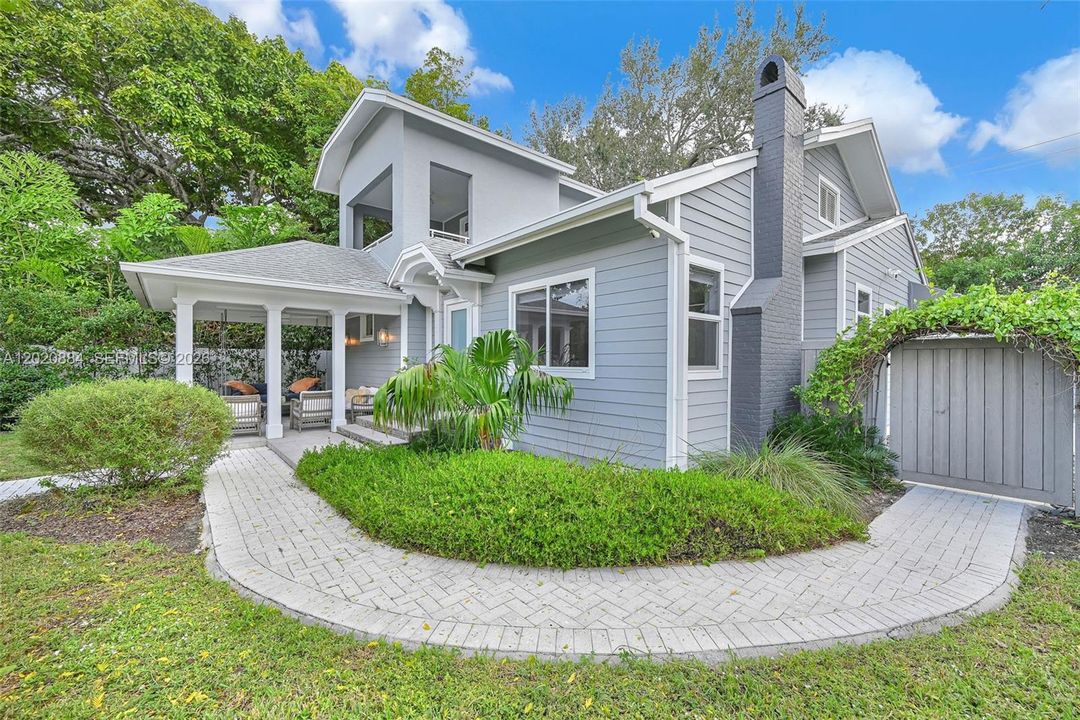 En Venta: $1,855,000 (4 camas, 3 baños, 2438 Pies cuadrados)