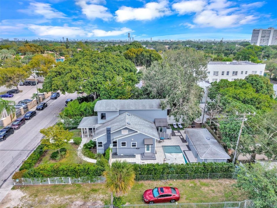 En Venta: $1,855,000 (4 camas, 3 baños, 2438 Pies cuadrados)