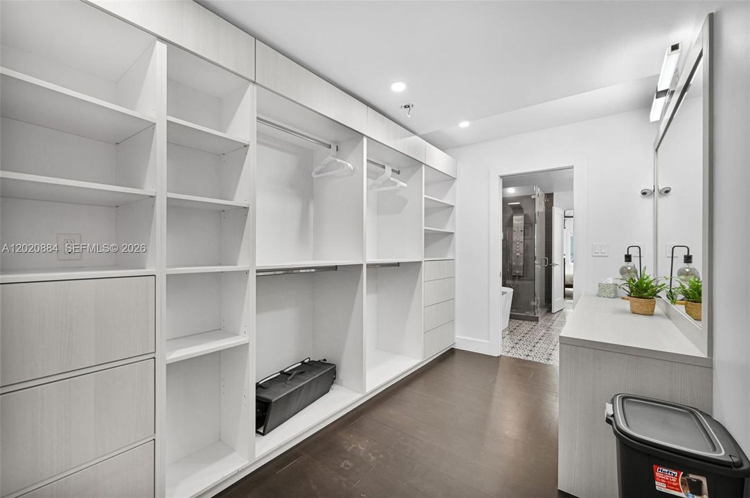 En Venta: $1,855,000 (4 camas, 3 baños, 2438 Pies cuadrados)