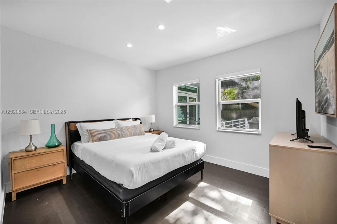 En Venta: $1,855,000 (4 camas, 3 baños, 2438 Pies cuadrados)
