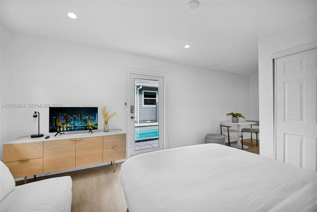 En Venta: $1,855,000 (4 camas, 3 baños, 2438 Pies cuadrados)