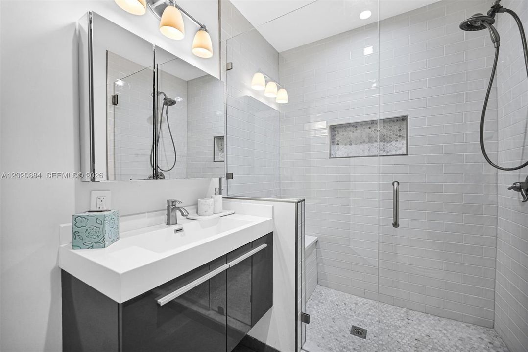En Venta: $1,855,000 (4 camas, 3 baños, 2438 Pies cuadrados)