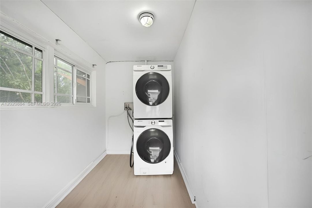 En Venta: $1,855,000 (4 camas, 3 baños, 2438 Pies cuadrados)