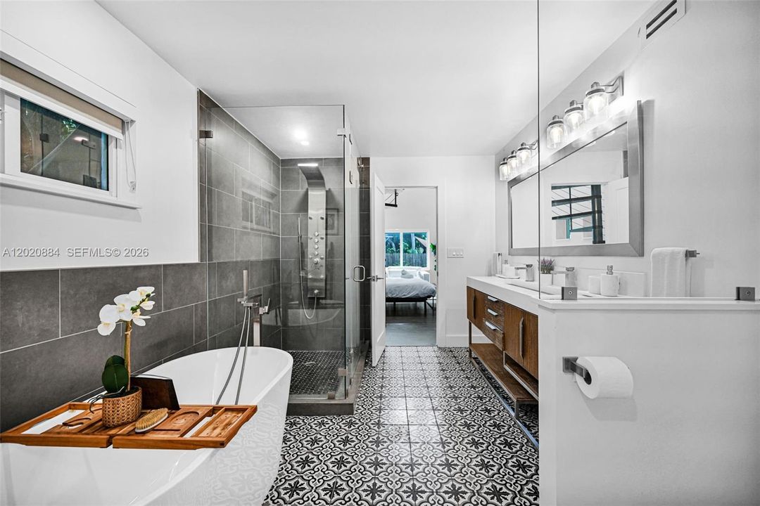 En Venta: $1,855,000 (4 camas, 3 baños, 2438 Pies cuadrados)