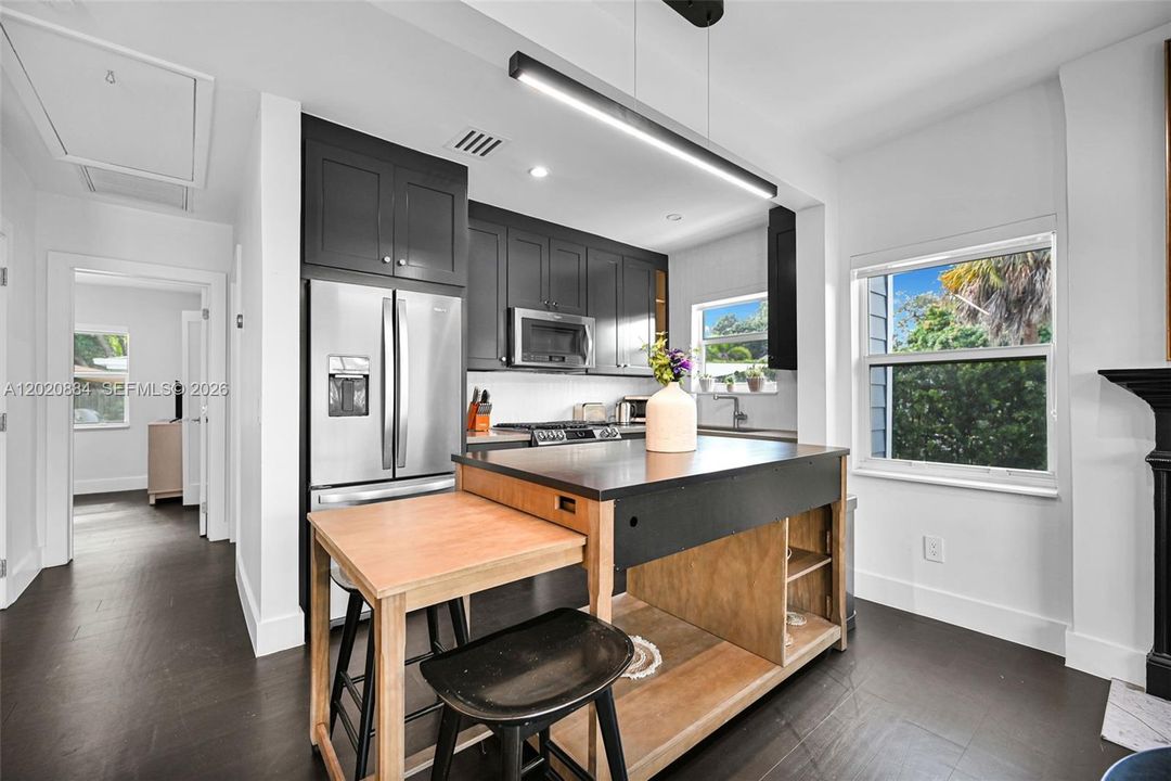 En Venta: $1,855,000 (4 camas, 3 baños, 2438 Pies cuadrados)