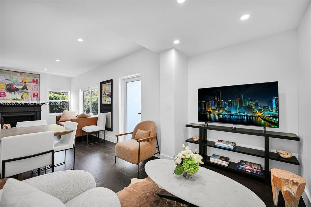 En Venta: $1,855,000 (4 camas, 3 baños, 2438 Pies cuadrados)