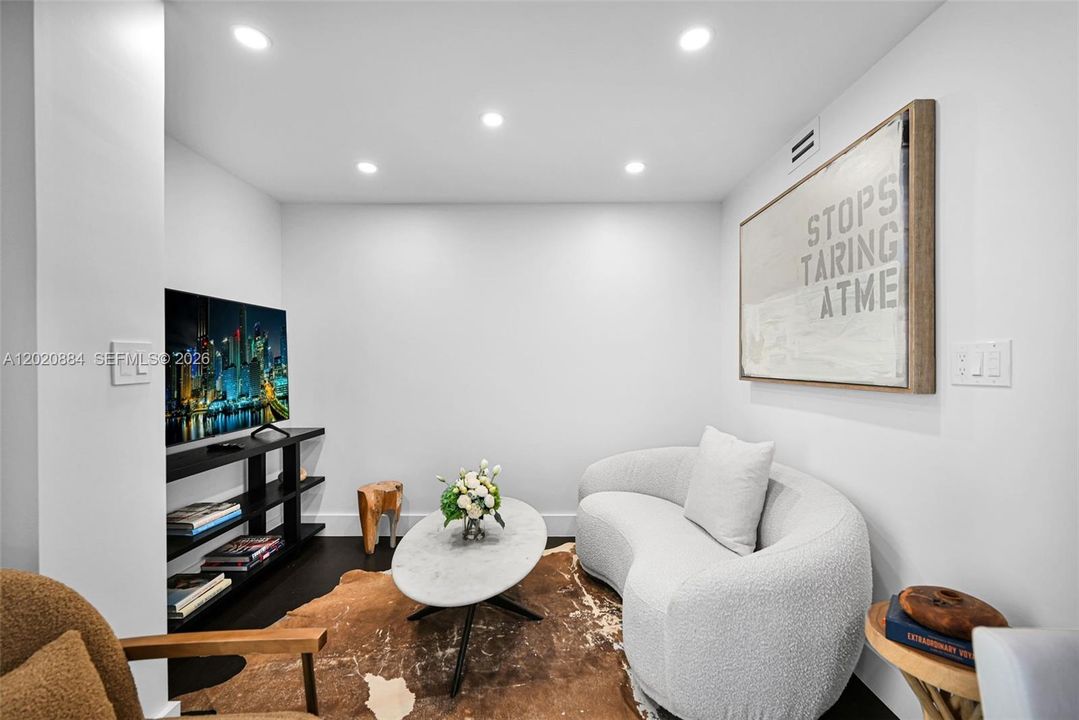 En Venta: $1,855,000 (4 camas, 3 baños, 2438 Pies cuadrados)