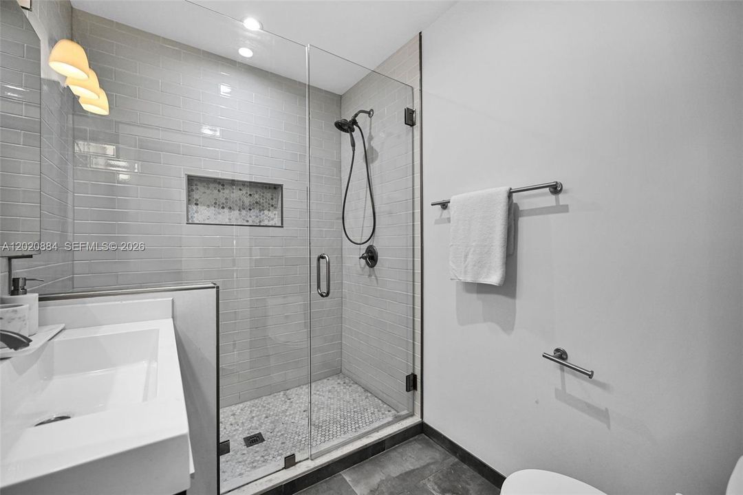 En Venta: $1,855,000 (4 camas, 3 baños, 2438 Pies cuadrados)