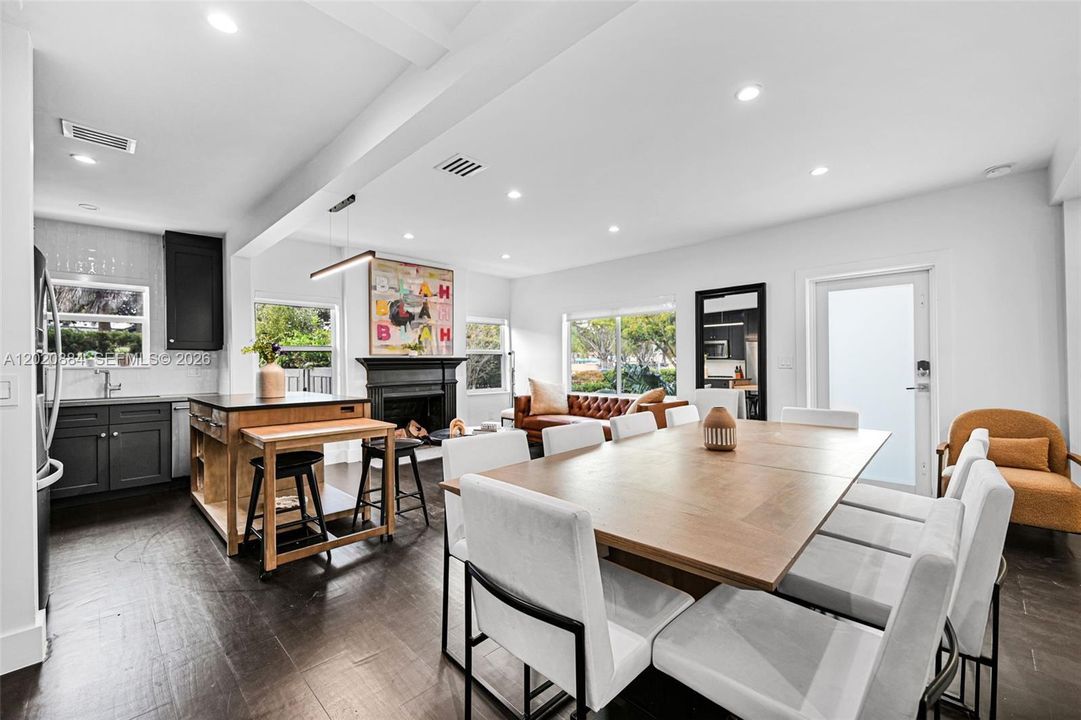 En Venta: $1,855,000 (4 camas, 3 baños, 2438 Pies cuadrados)
