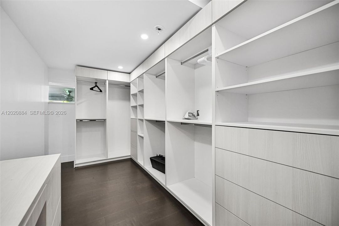 En Venta: $1,855,000 (4 camas, 3 baños, 2438 Pies cuadrados)