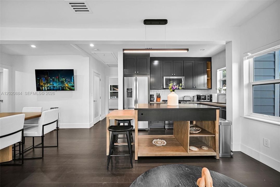 En Venta: $1,855,000 (4 camas, 3 baños, 2438 Pies cuadrados)