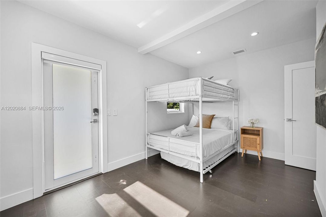 En Venta: $1,855,000 (4 camas, 3 baños, 2438 Pies cuadrados)