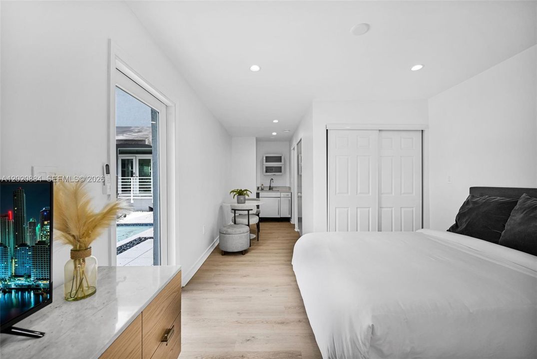 En Venta: $1,855,000 (4 camas, 3 baños, 2438 Pies cuadrados)