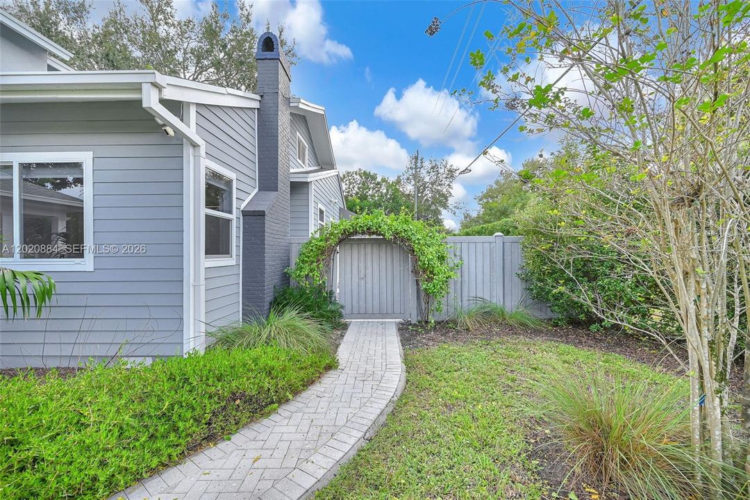 En Venta: $1,855,000 (4 camas, 3 baños, 2438 Pies cuadrados)