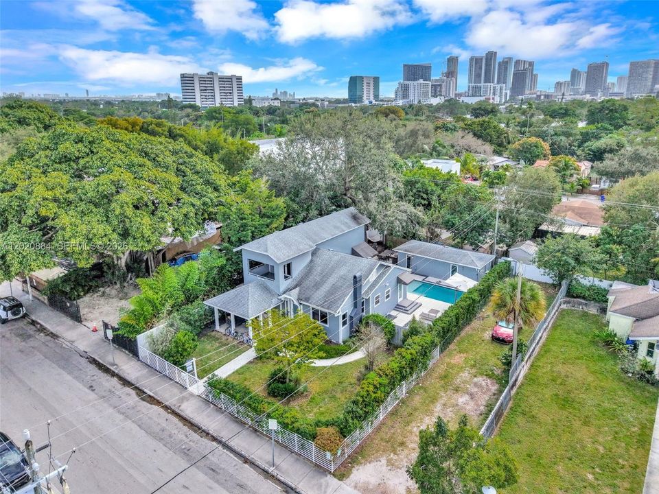 En Venta: $1,855,000 (4 camas, 3 baños, 2438 Pies cuadrados)